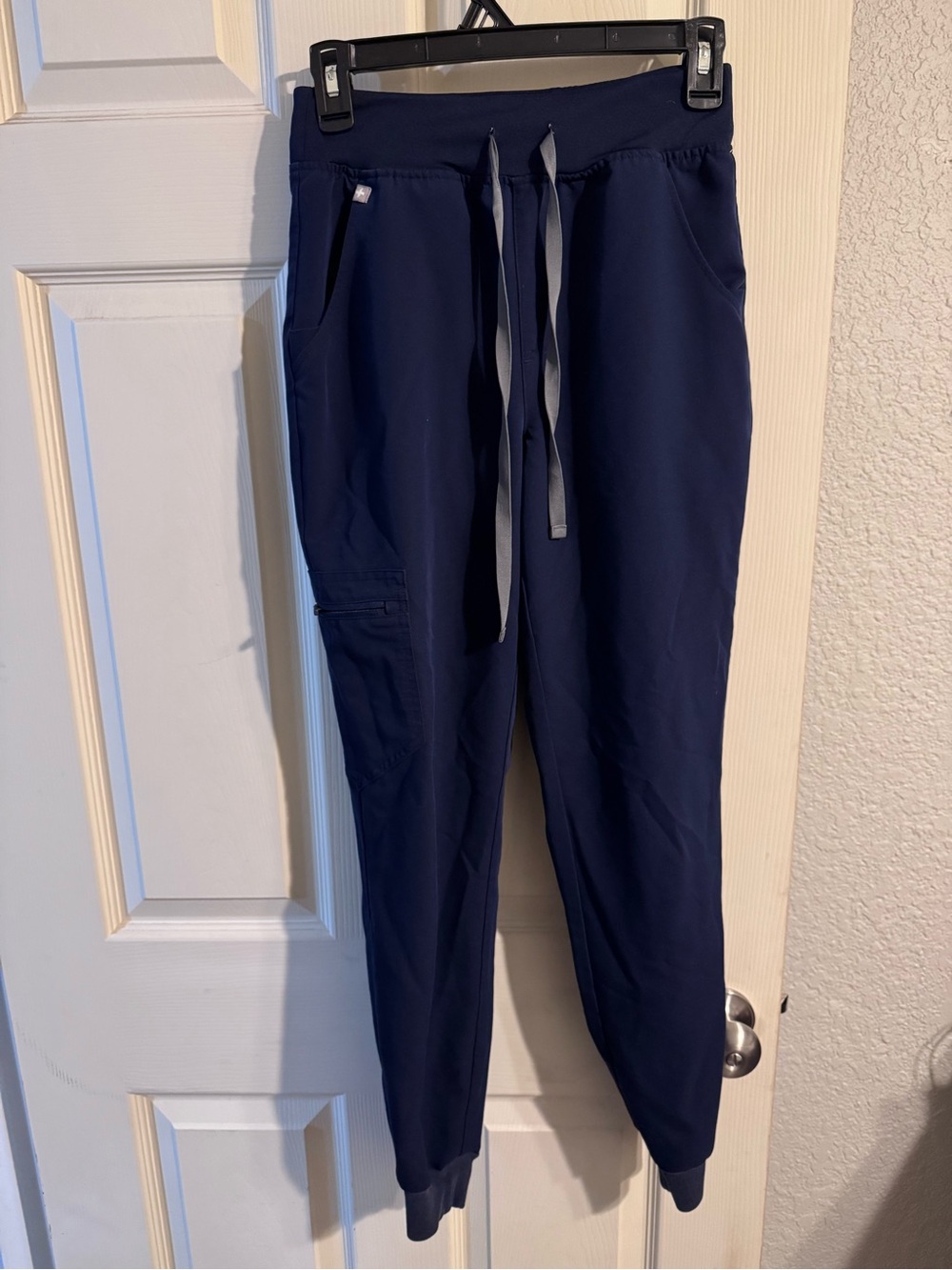 Womenās navy blue fig joggers